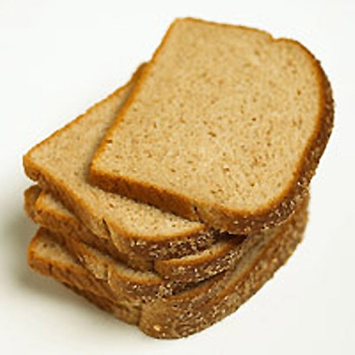 Thay thế bánh mì trắng bằng bánh mì nguyên chất và đảm bảo rằng bạn tiêu thụ được 20-30 gam chất xơ mỗi ngày. Bánh mì nguyên chất có thể cung cấp cho bạn chất sắt và chất kẽm.